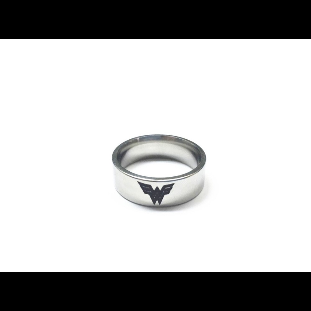 Wonder Woman Ring - Picture 3 of 3